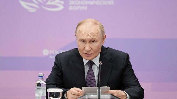 PUTIN INTERVIENE EN LA SESIÓN PLENARIA DEL FORO ECONÓMICO ORIENTAL