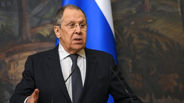 LAVROV Y LOS JEFES DE LAS MISIONES DIPLOMÁTICAS DE MÁS DE 100 PAÍSES EXAMINAN LA CRISIS UCRANIANA