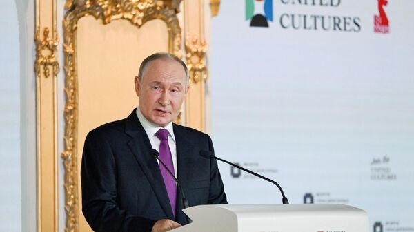 PUTIN INTERVIENE EN LA SESIÓN PLENARIA DEL XI FORO INTERNACIONAL DE CULTURAS UNIDAS EN SAN PETERSBURGO